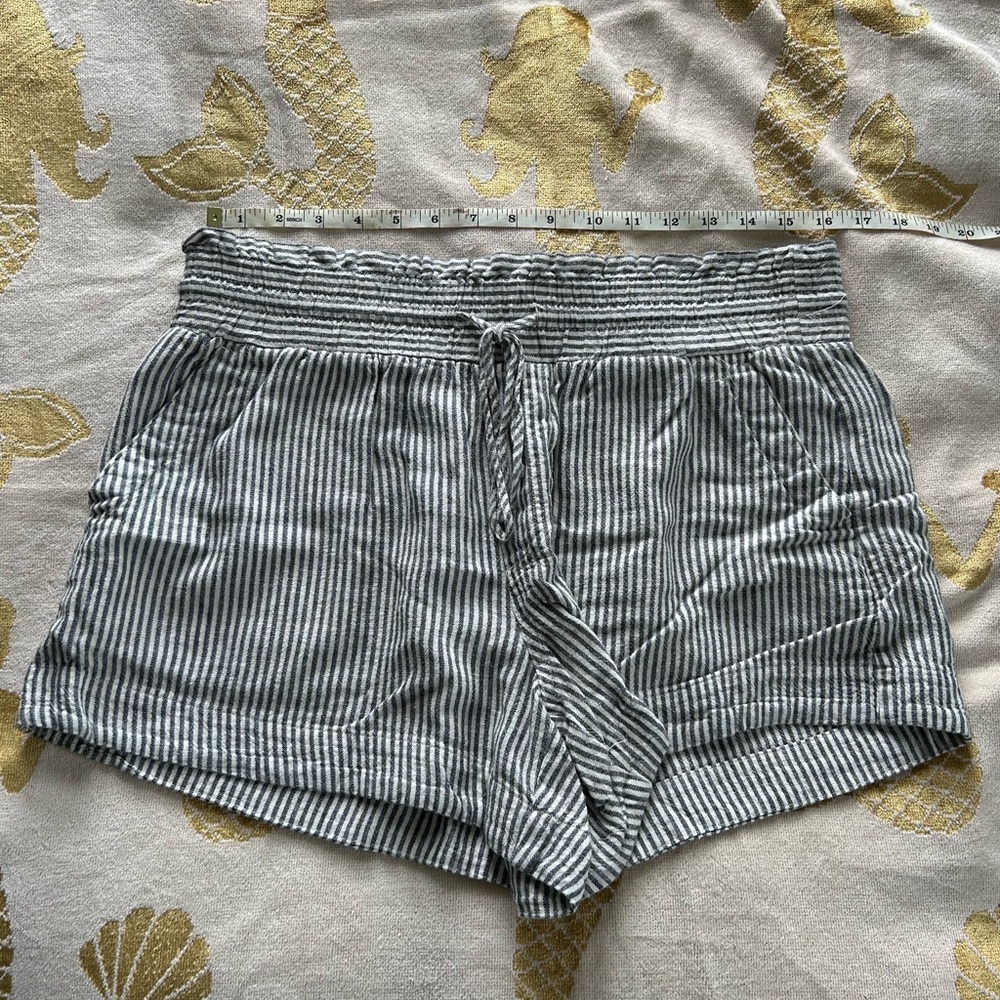 A New Day - Women’s Elastic Drawstring Linen Blend Shorts - Seersucker - Size L